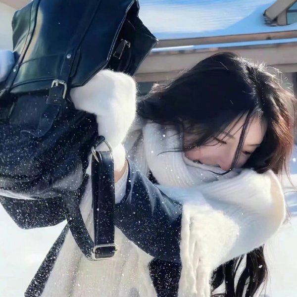 踉跄的女孩 海报